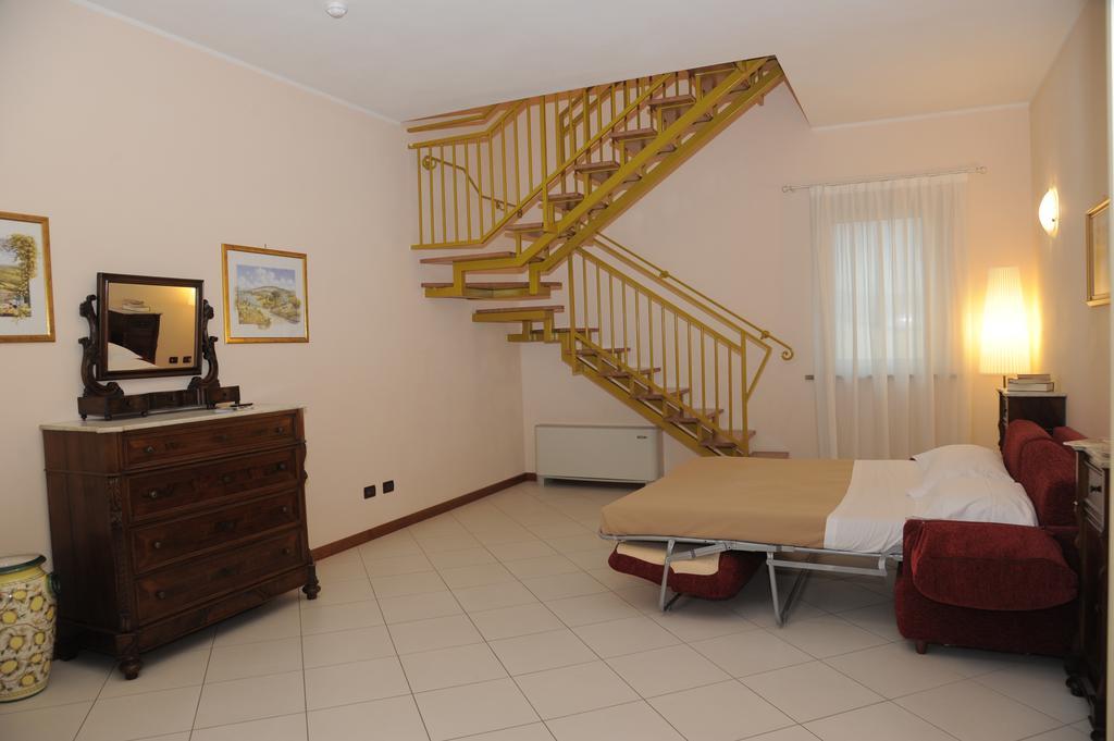 Hotel Plazza Porcari Exterior photo