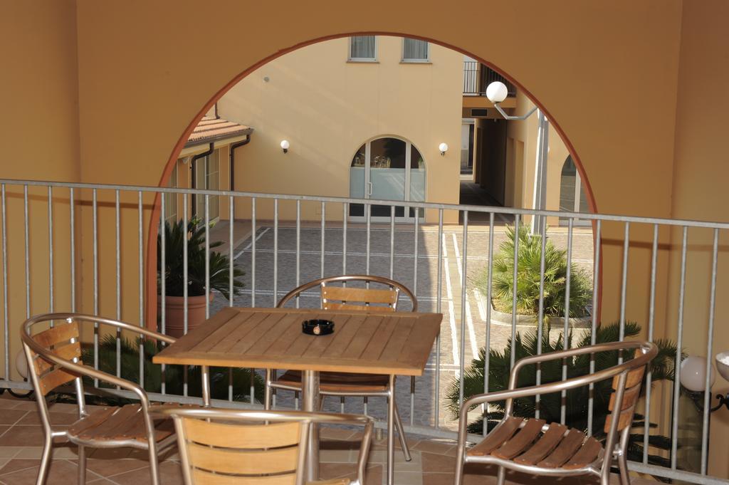 Hotel Plazza Porcari Exterior photo